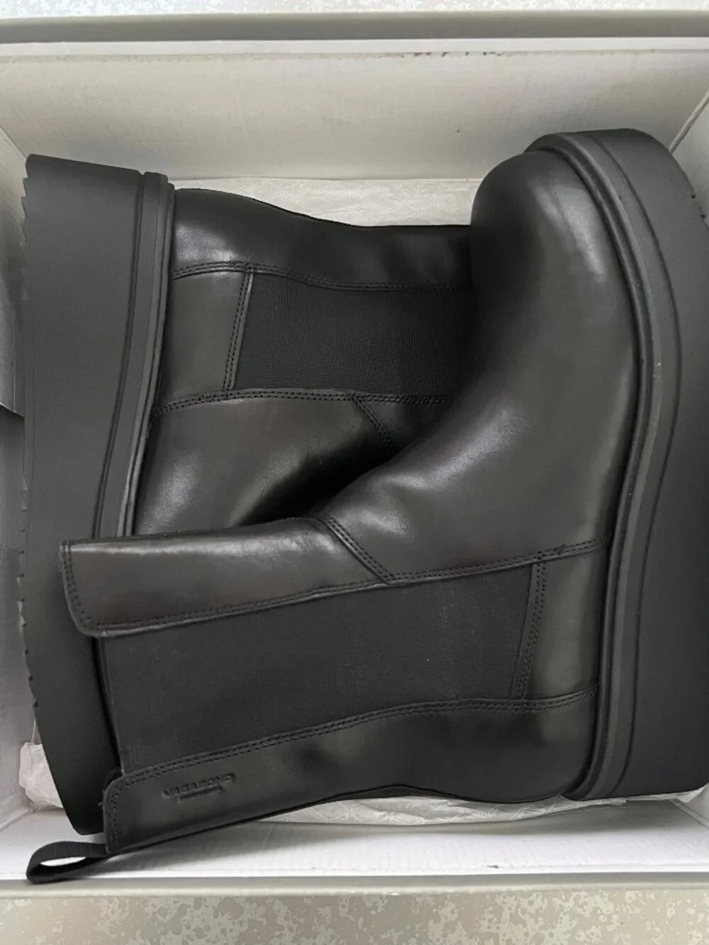 Vagabond Tara Chelsea Boots- Womens Size 9 US